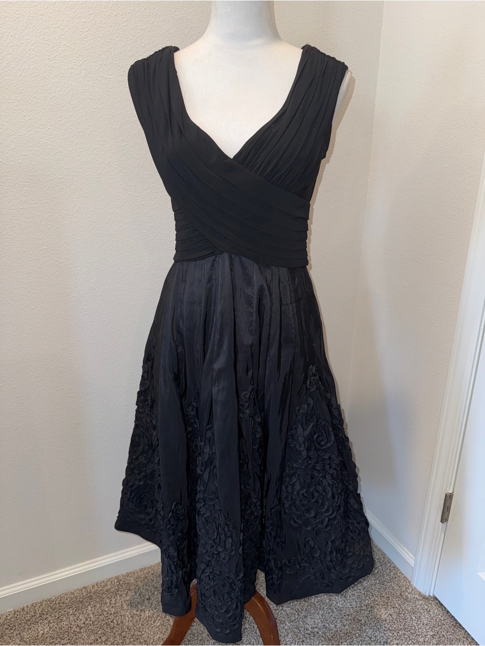 Adrianna Papell Elegant Black Textured Sleeveless Dress